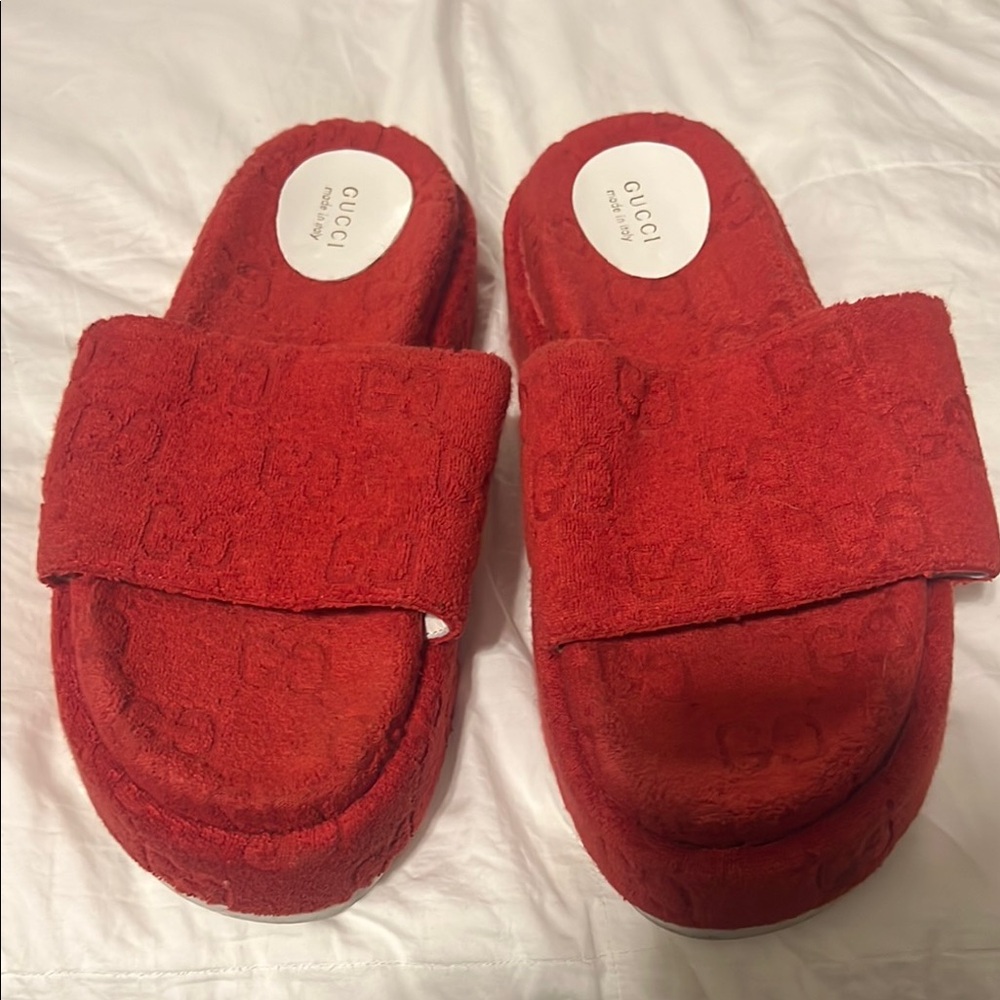 Gucci Red Terrycloth Slides Size Eau 41 or US Size 10